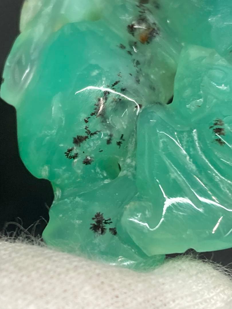 希少 アンティーク 天然翡翠 本翡翠 特殊黒入り 透かし彫り ペンダントトップ