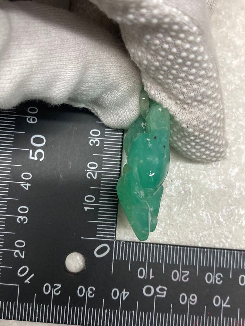 希少 アンティーク 天然翡翠 本翡翠 特殊黒入り 透かし彫り ペンダントトップ