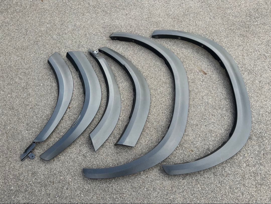 レクサス　nx300 純正　フェンダーアーチモール　10系