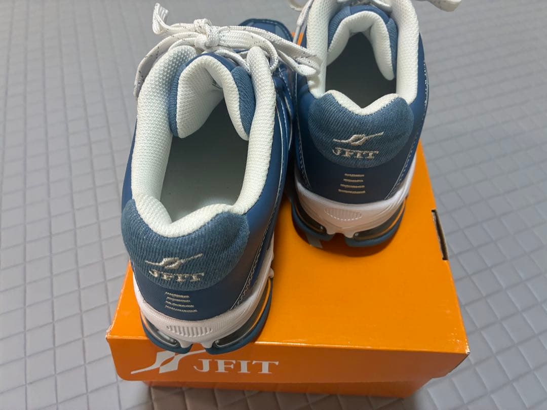 新品デサントフィットネスシューズ24.5センチ