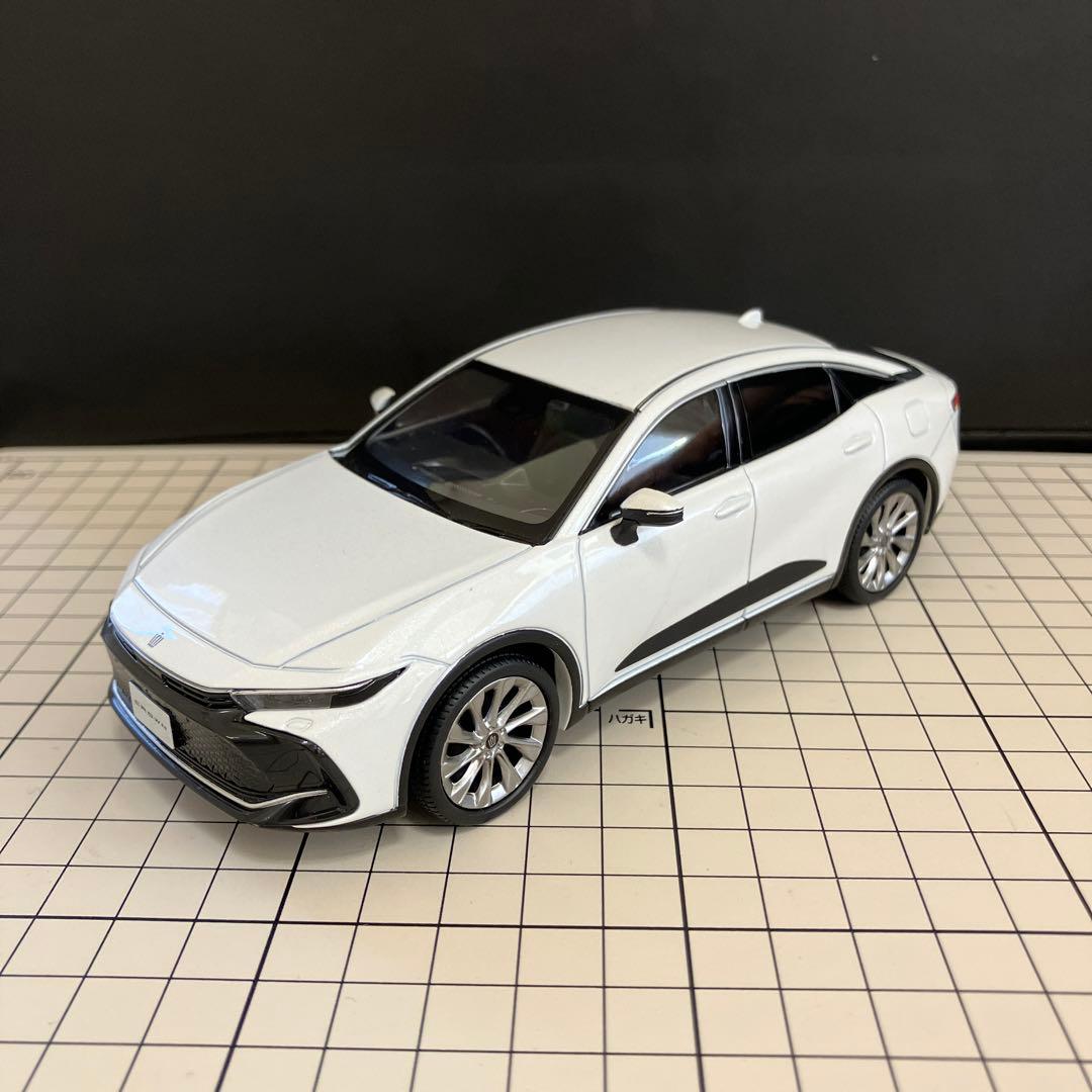 トヨタ クラウン クロスオーバー カラーサンプル プレシャスホワイトパール