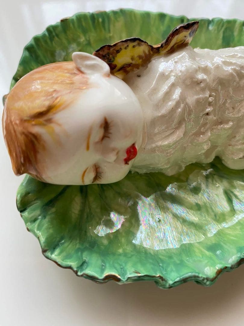 葉の上で眠る妖精 磁器 手作り 一点もの 著名な陶芸家アルヒポヴァの作品