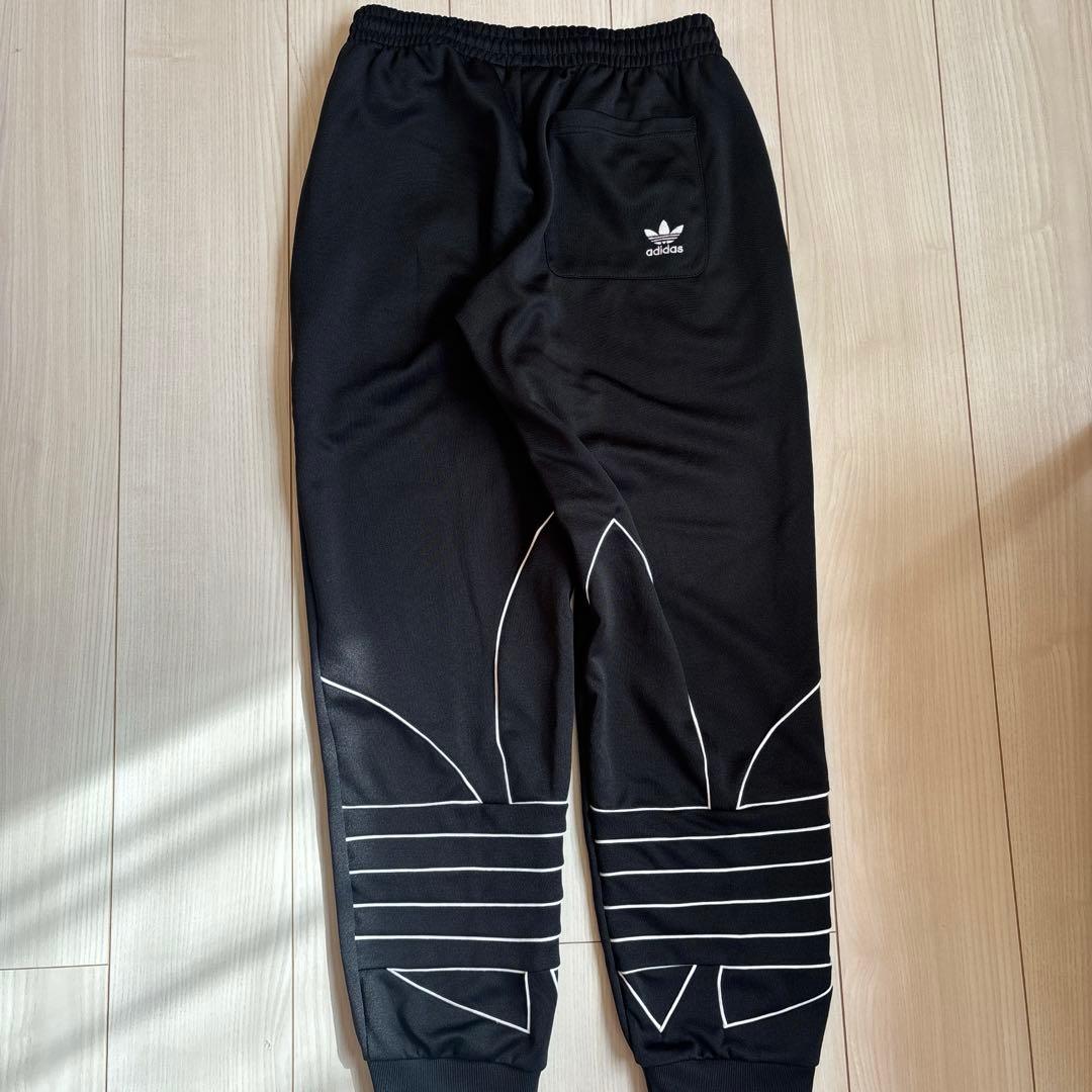 〈adidas〉ビッグ トレフォイル アウトライン トラックトップ&パンツセット