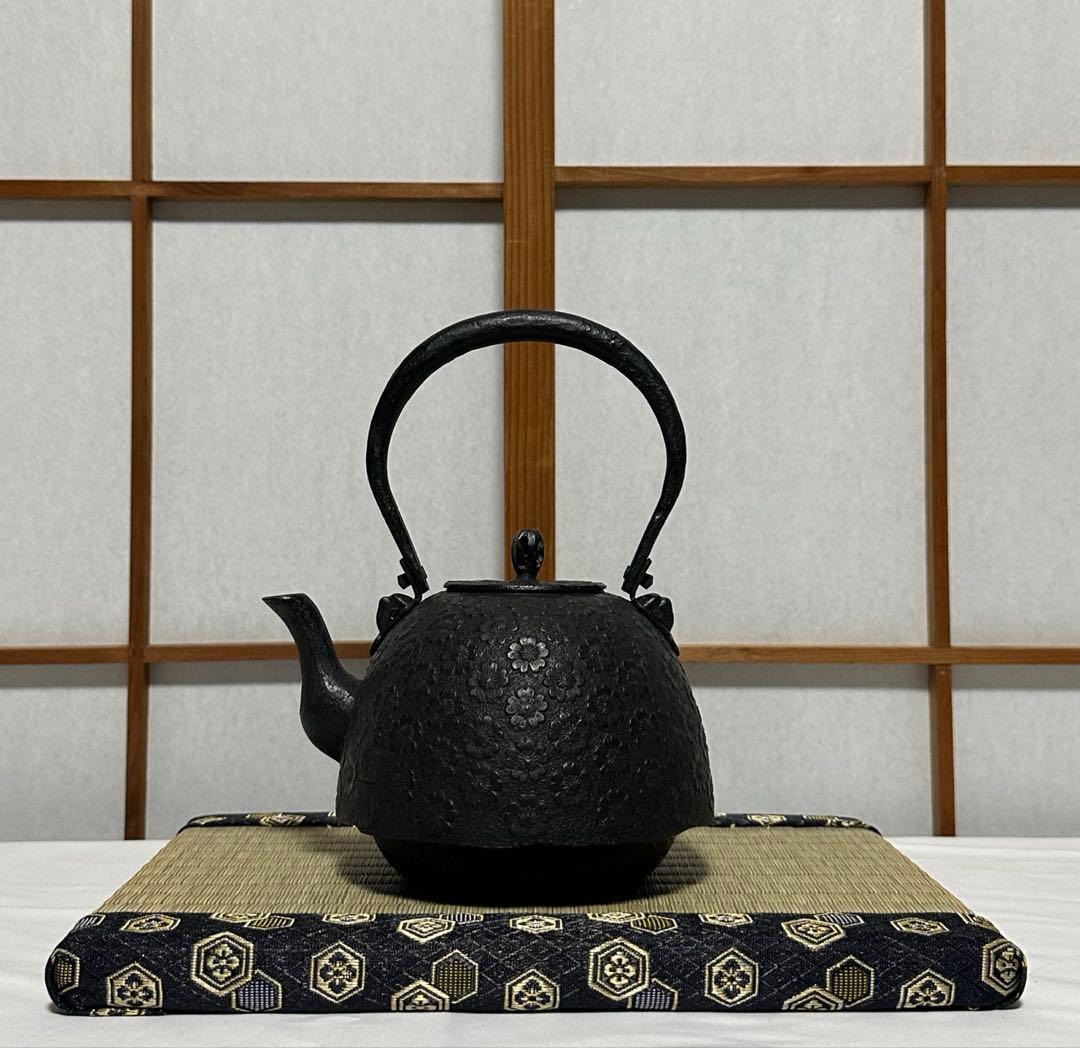 本番盛岡 薫山 南部鉄器 鉄瓶 南部型 桜小紋 1リットル 新品未使用品