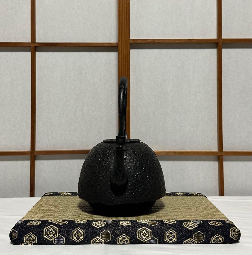 本番盛岡 薫山 南部鉄器 鉄瓶 南部型 桜小紋 1リットル 新品未使用品