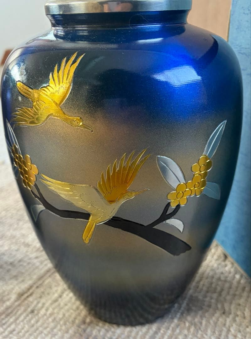 青い漆器 花鳥模様 花瓶 2個セット