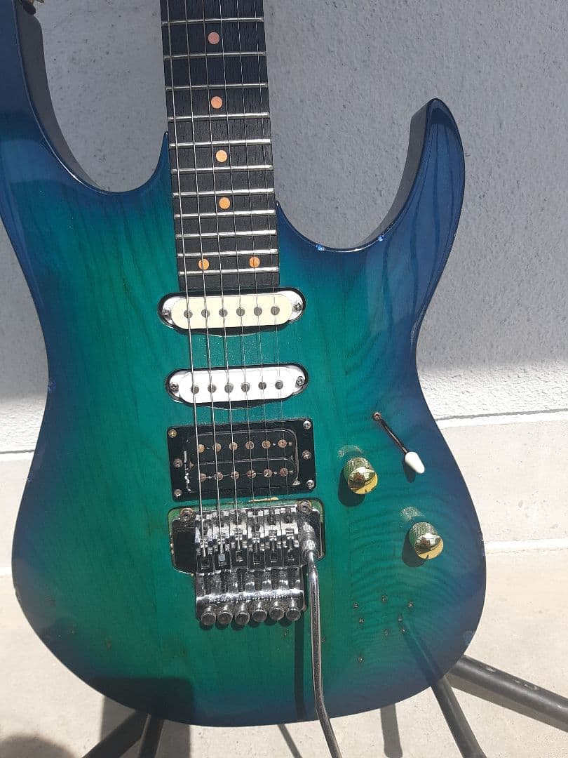 ＤＩＹストラトタイプギター24フレットSSHフロイドローズトレモロユニット搭載