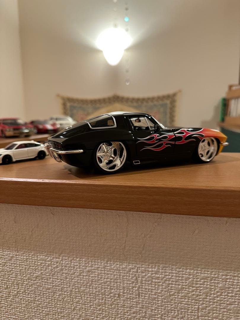 1/24コルベット ミニカー 黒とオレンジのフレイムデザイン