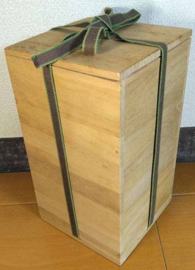 人間国宝 金城次郎 魚紋花瓶 栞 共箱 壷屋焼 やちむん 魚6匹彫文 蓮弁彫文