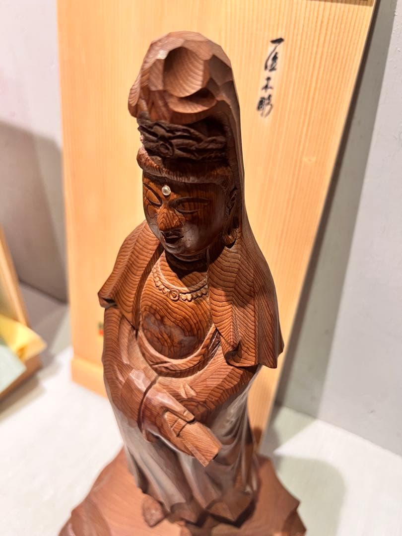 一点もの　希少　一位一刀彫名工　下出芳盛　一位木彫白衣観音　匠木彫