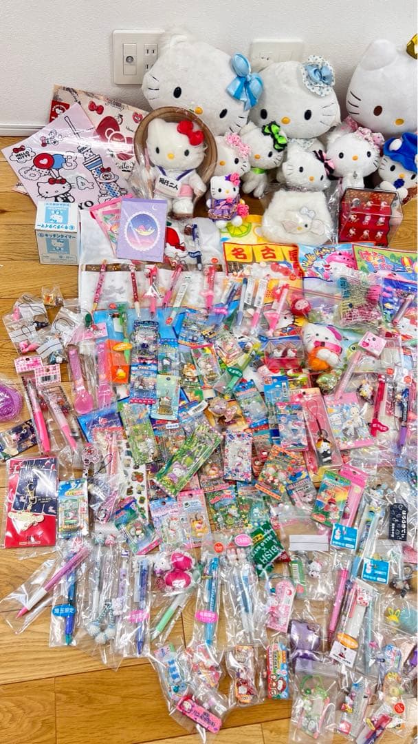 サンリオご当地キティ、ハローキティボールペン ぬいぐるみ その他　大量まとめ