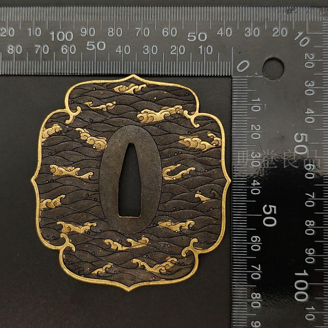 XG77　日本刀装具　刀鍔　海浪の図　銅地　細工　絵金銀　刀剣美術　武道具