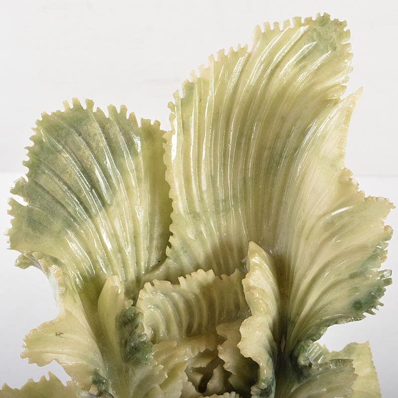 中国　玉石翡翠彫刻　白菜　置物　約2.4kg　金線象嵌唐木台付　V　R6549B