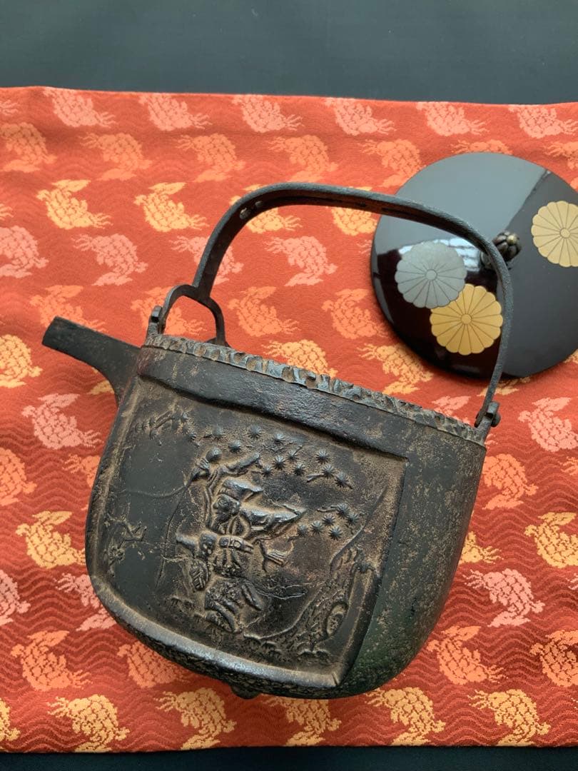 茶道具/懐石道具　銚子(燗鍋)江戸時代　銀象嵌/漆塗蓋16葉菊紋蒔絵散し。優品。