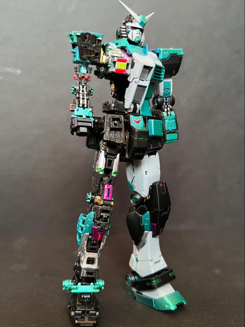 RG 1/144 RX-78-2ガンダムVer.2.0塗装完成品初音ミクカラー