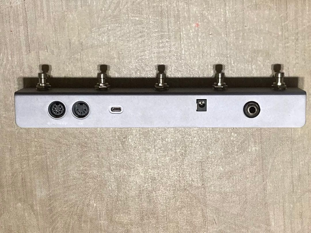 Darkglass Infinity と MIDIfootswitch のセット