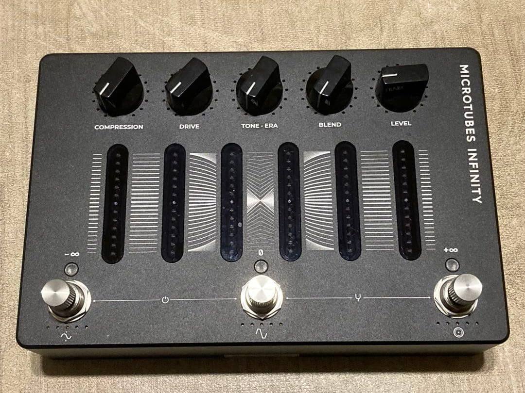 Darkglass Infinity と MIDIfootswitch のセット