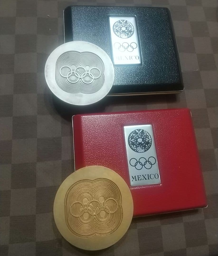 Silver52.8g メキシコオリンピック　銅-銀メダル 赤▪黒ケース　2個