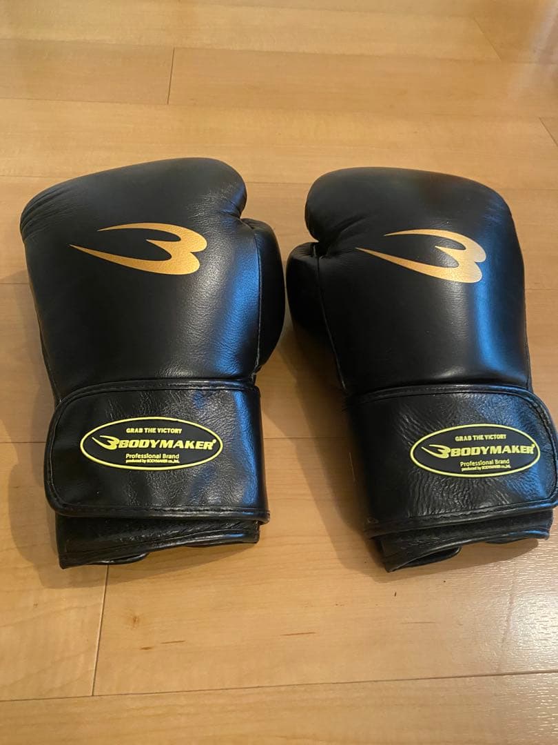 ボクシンググローブやヘッドギアなと色々セット