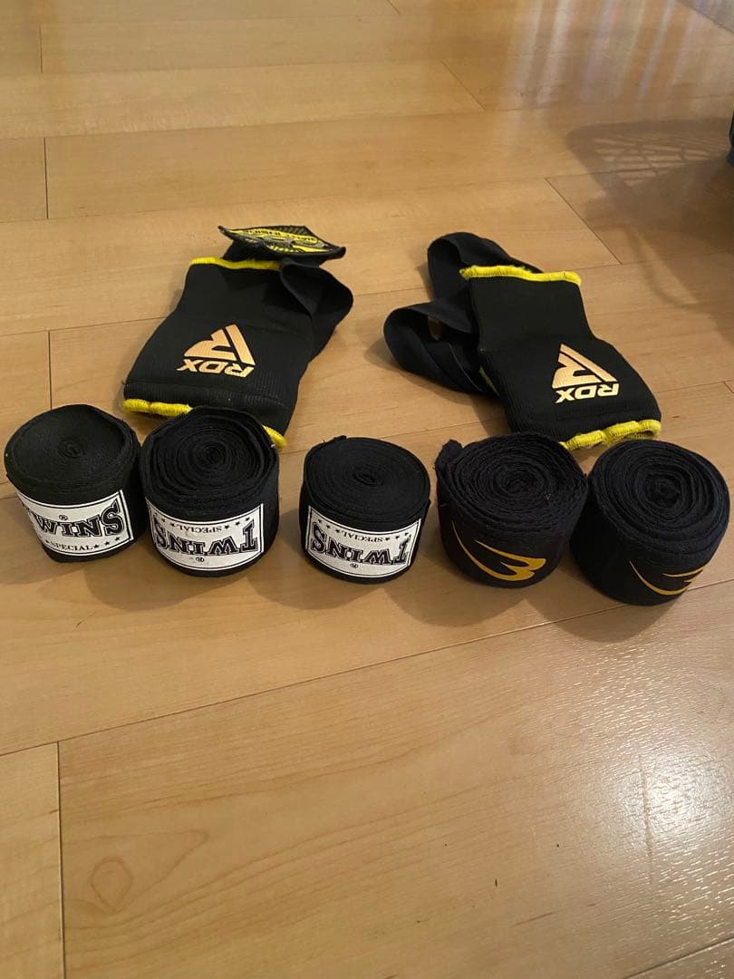 ボクシンググローブやヘッドギアなと色々セット