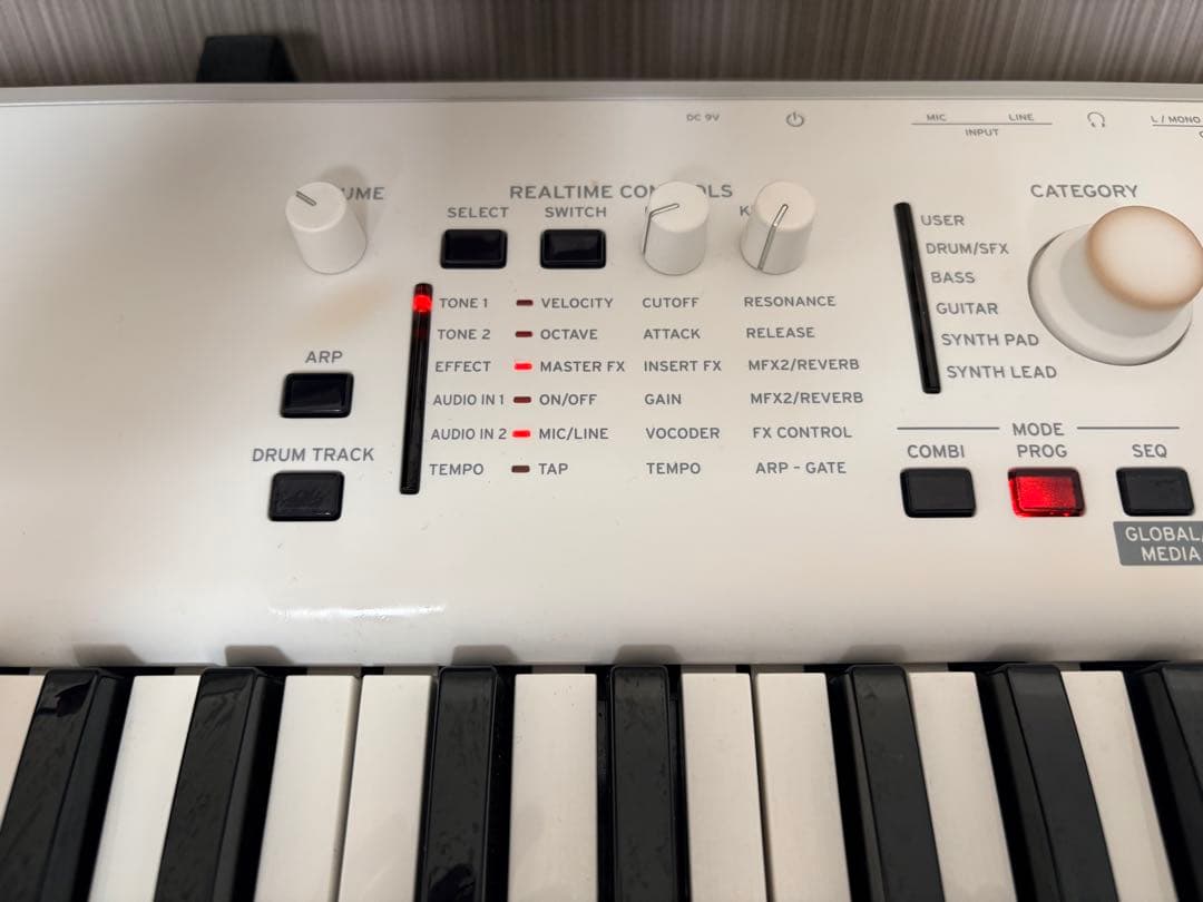 Korg Kross 2 ホワイト