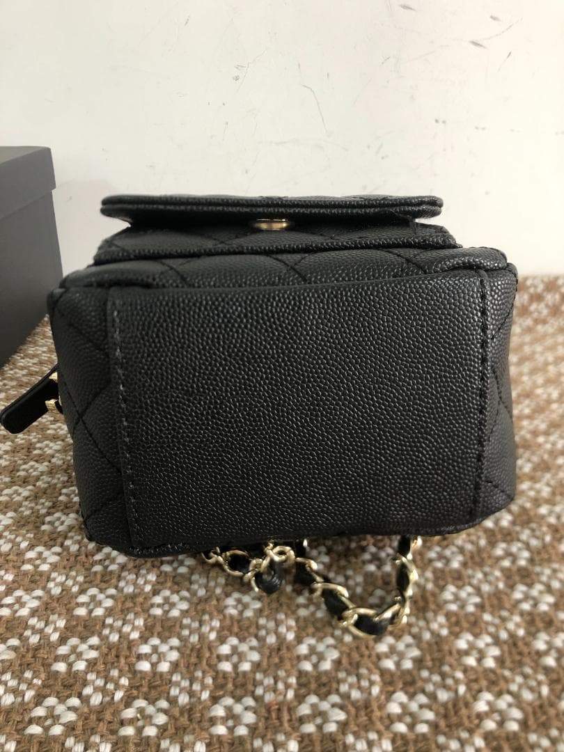 ブラックバックパック　ブラック　高級感　女性 バッグ