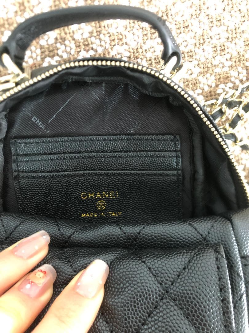 ブラックバックパック　ブラック　高級感　女性 バッグ