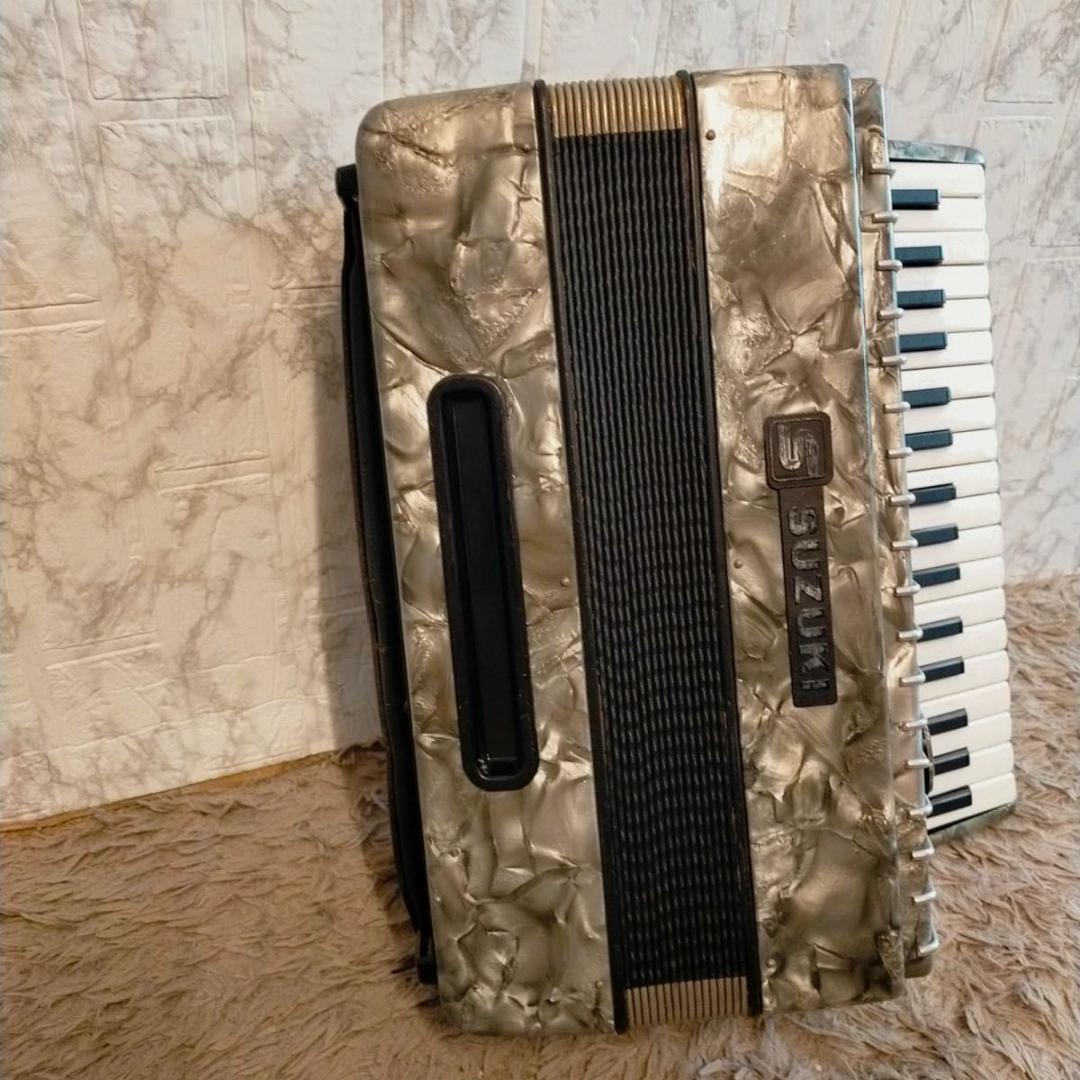 激レア　希少　ドイツ製　スズキ　アコーディオン　A-34T　定価15万
