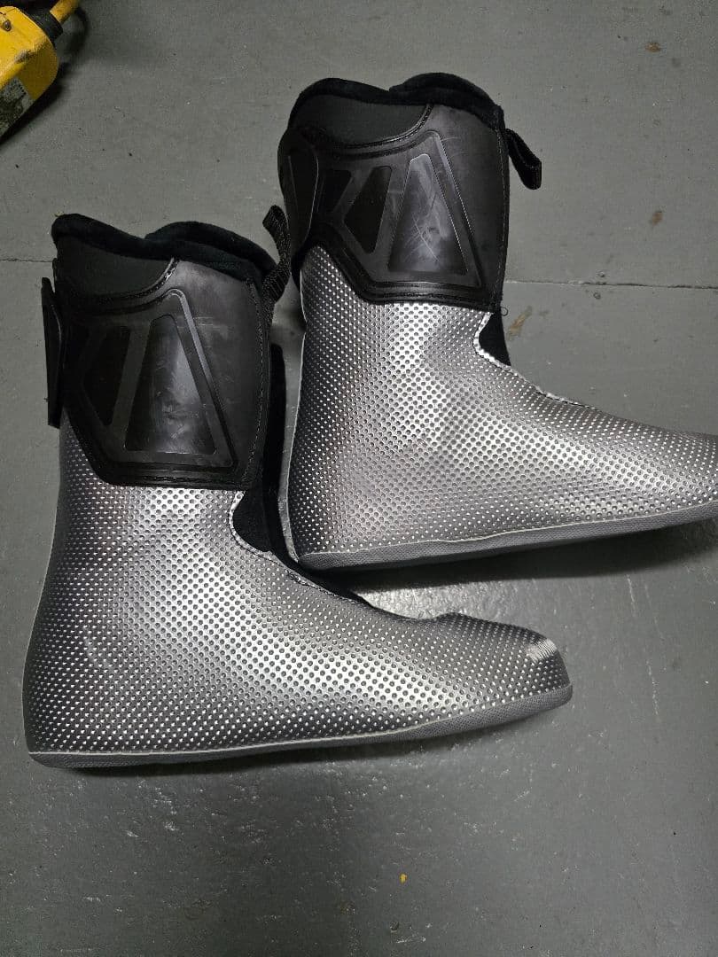 ATOMIC REDSTER 子ども用スキー ブーツ