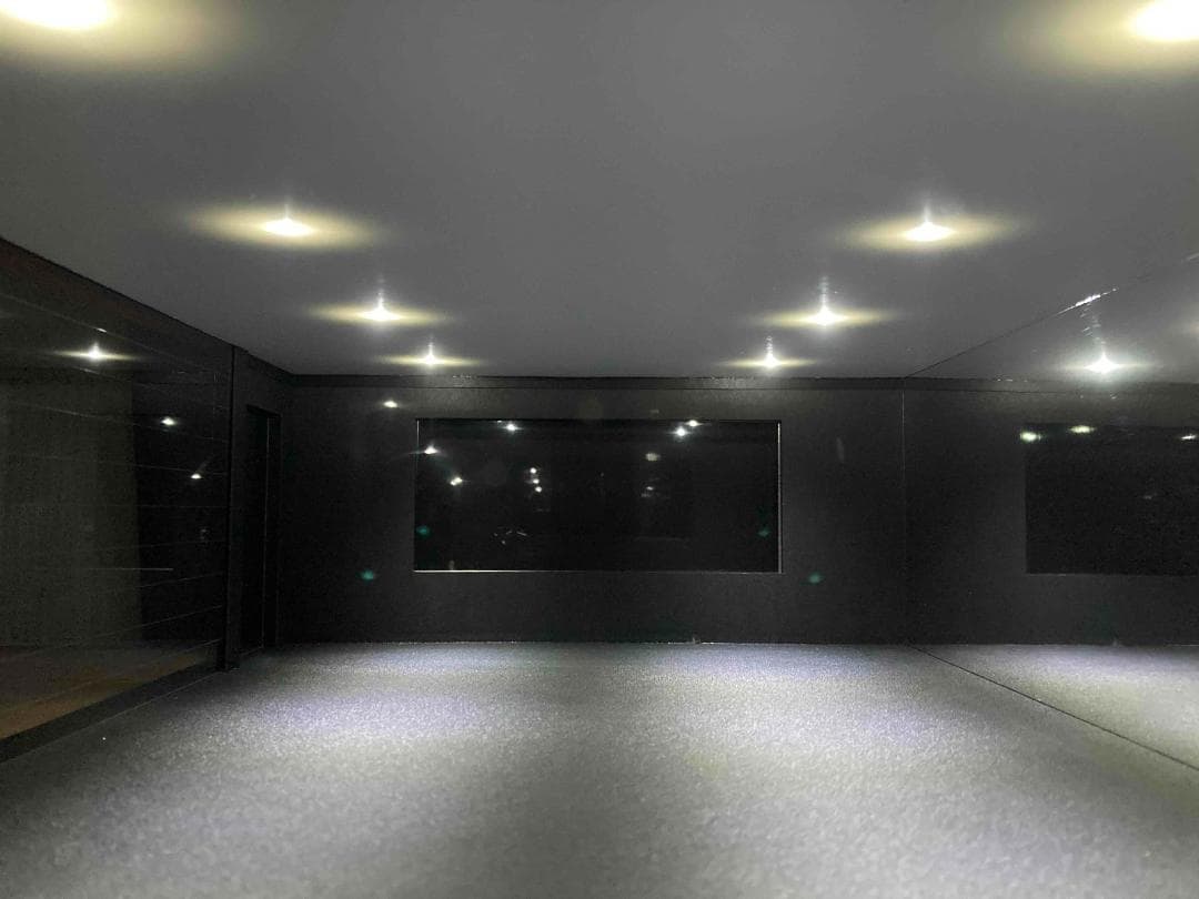 ミニカー用ジオラマ：1/18 ガレージ／BLACK FRIDAY SALE！