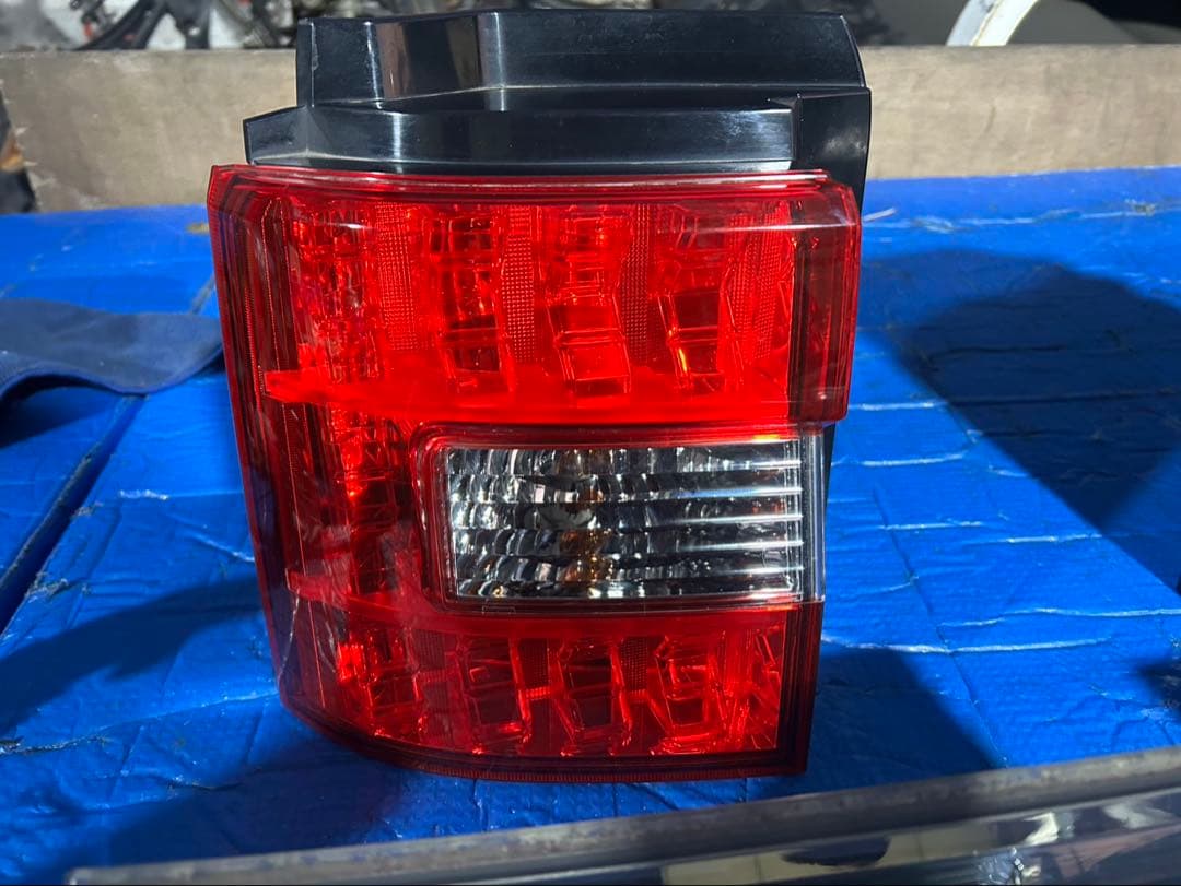 三菱　デリカD5 CV5W テールランプ 左右セット