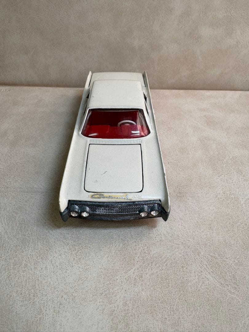 ヴィンテージミニカー　フォードリンカーン コンチネンタル 白　テクノ・デンマーク