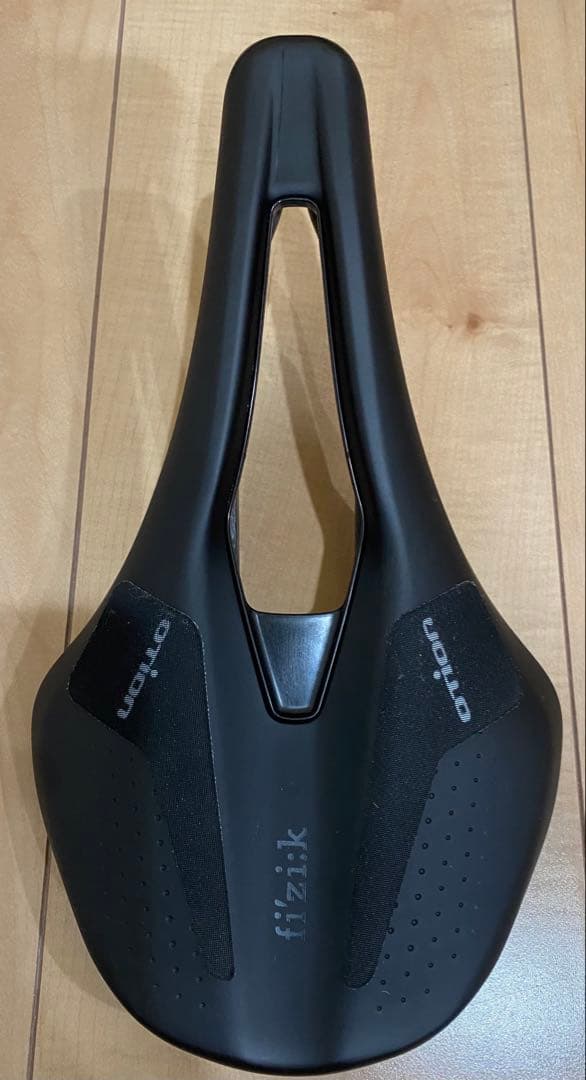 fizik フィジークARGO R1 サドル ブラック