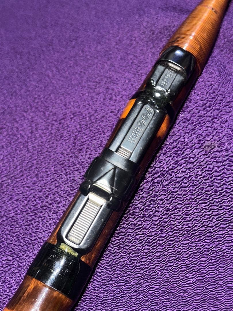 グラス無垢穂先の ヘチ竿 尾浦ニ一〇 手元カーボン2本継 210cm 黒竹握り