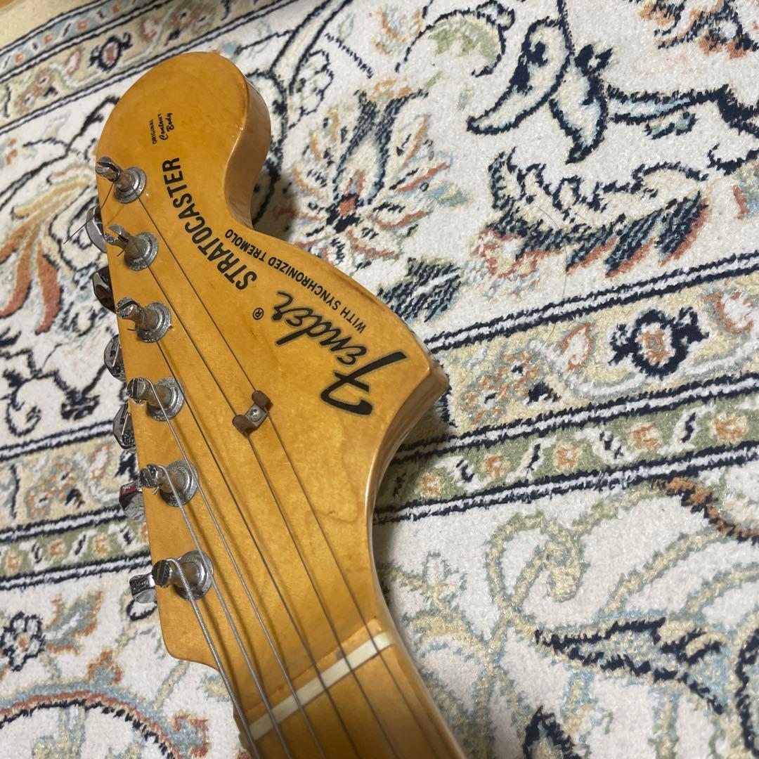 フェンダー　ストラトキャスター　クリーム