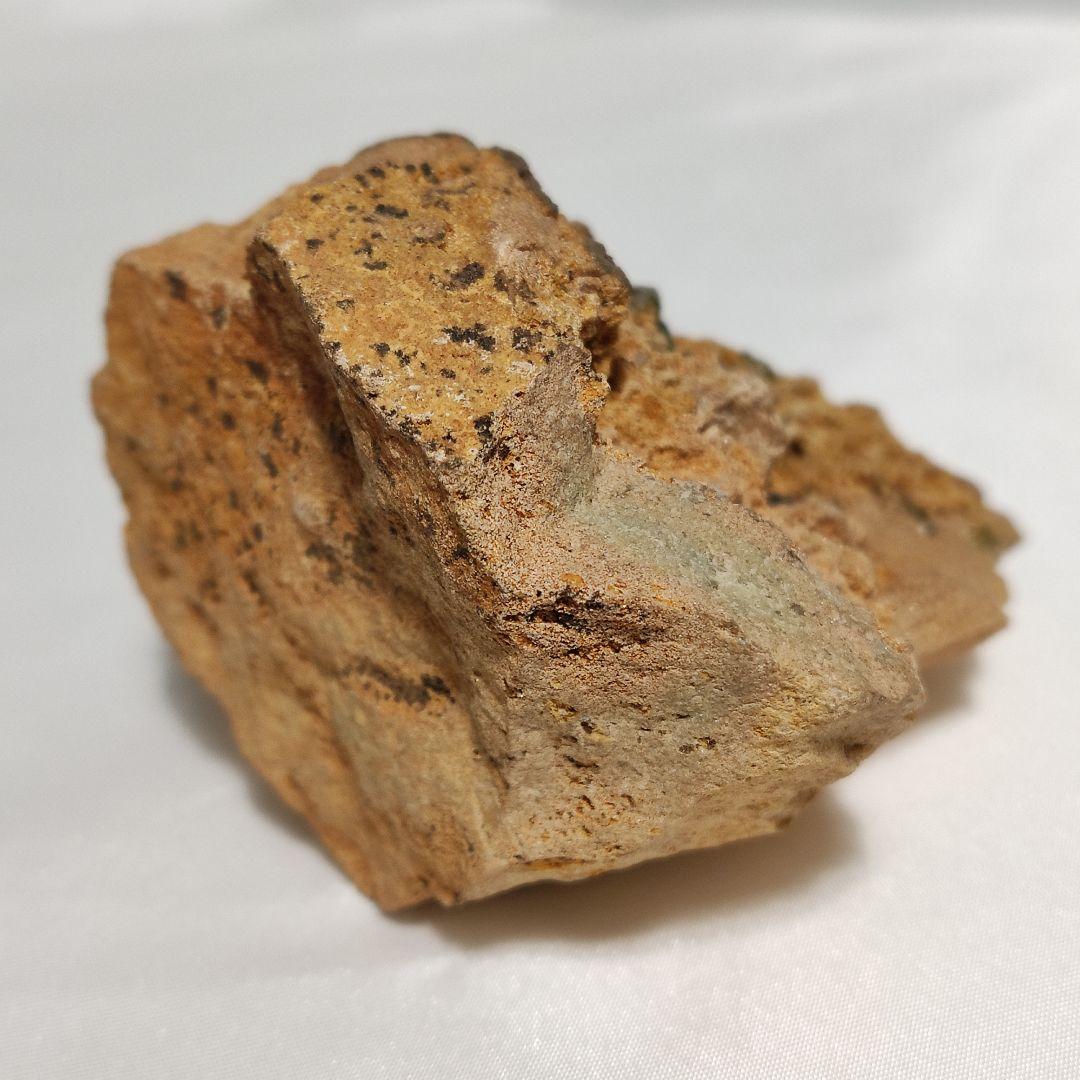 パワーストーン　天然石　母岩付き　デマントイドガーネット　249g　No.238