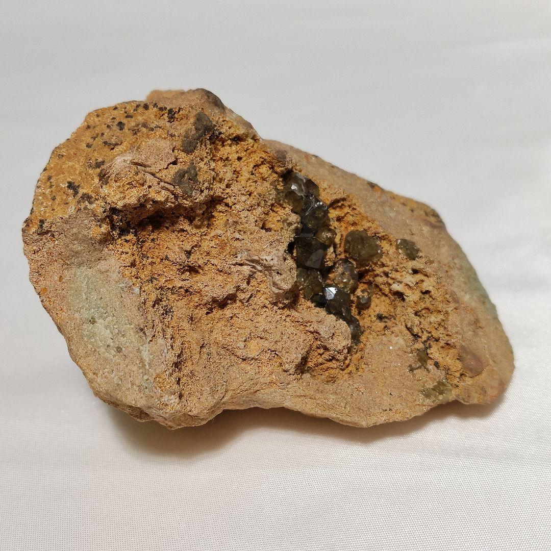 パワーストーン　天然石　母岩付き　デマントイドガーネット　249g　No.238