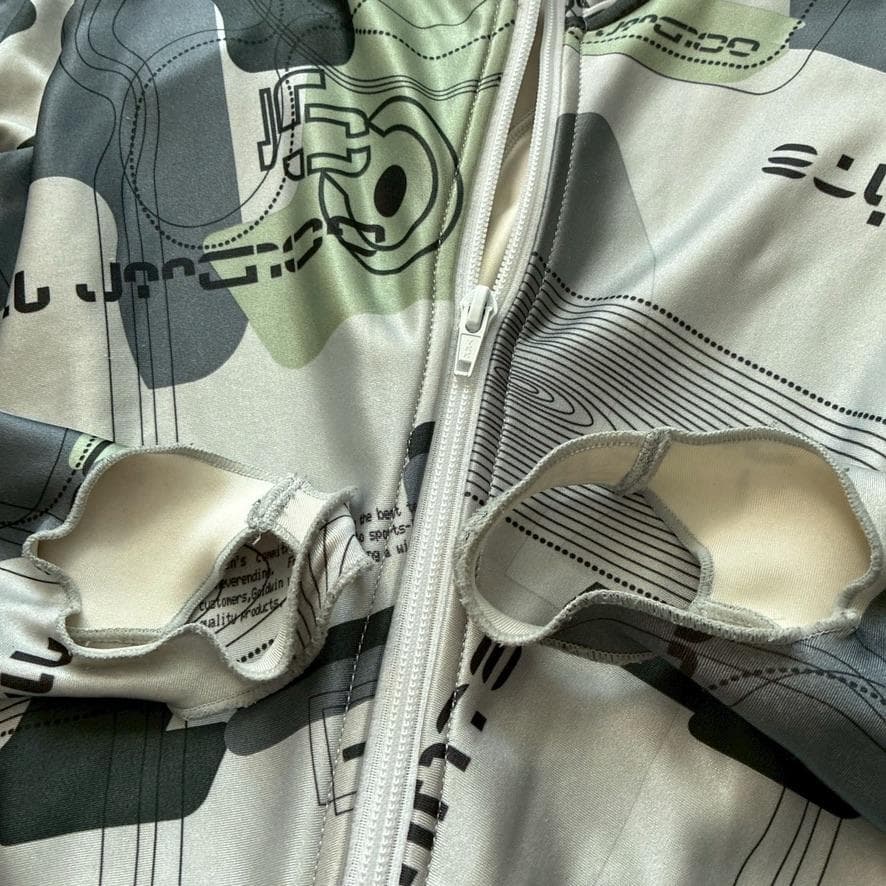 【高機能】GOLDWIN レーシングワンピース スキー スノーボード 総柄 M