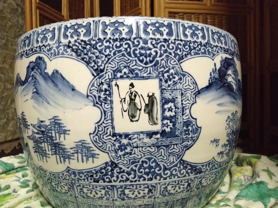 青白磁の風景画 火鉢