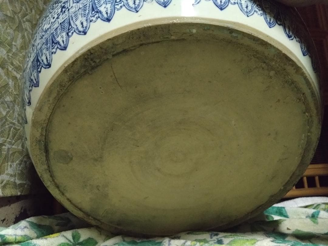 青白磁の風景画 火鉢