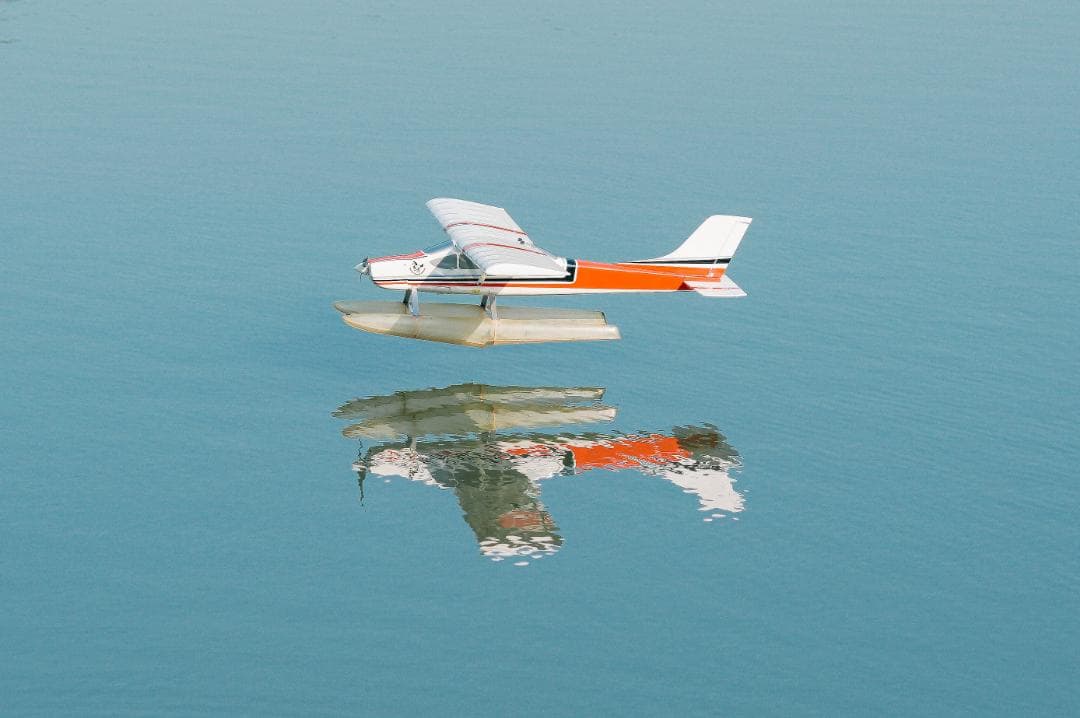 ラジコン飛行機　水上機　セスナ182セミスケール電動機　フロートプレーン