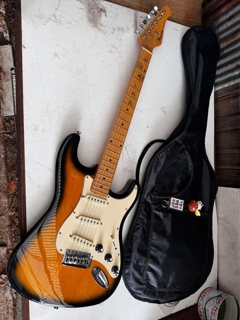 【現状品】 エレキギターCREATIVE MIND弦楽器 楽器 ソフトケースあり