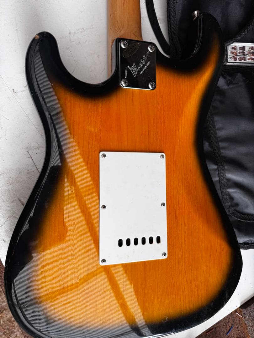 【現状品】 エレキギターCREATIVE MIND弦楽器 楽器 ソフトケースあり