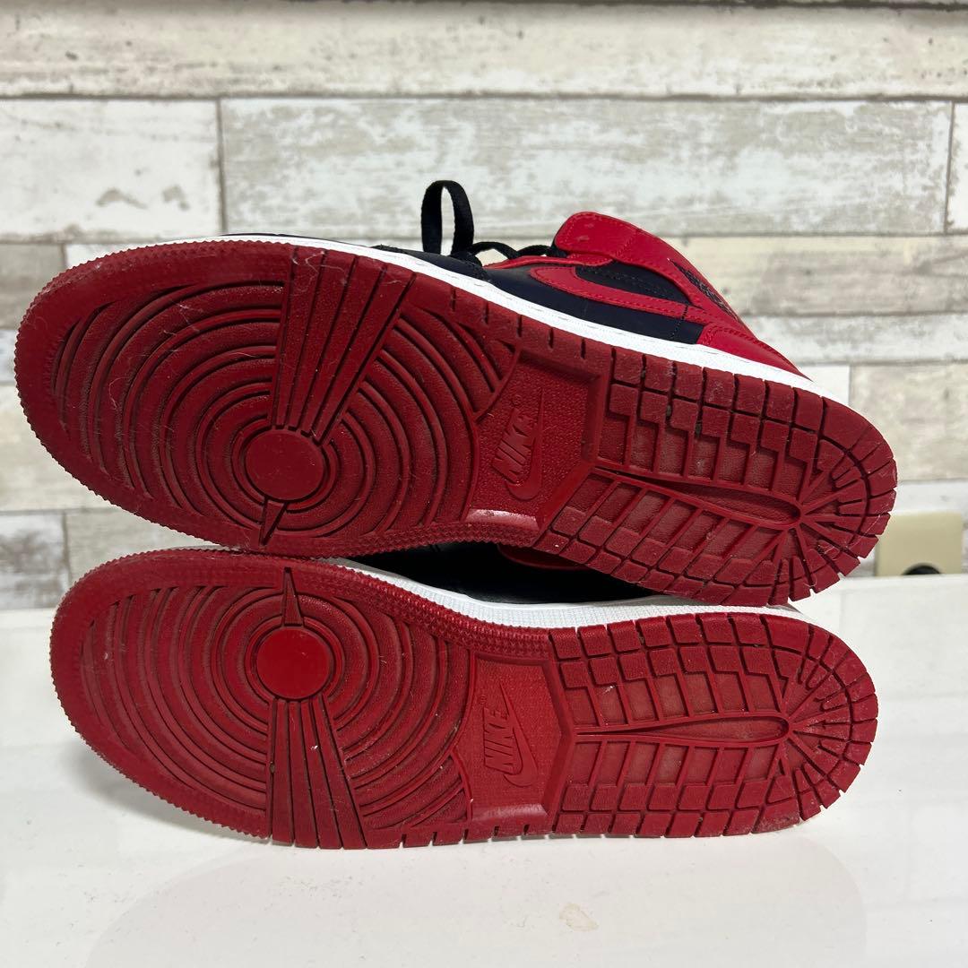Nike Air Jordan 1 Mid 赤黒