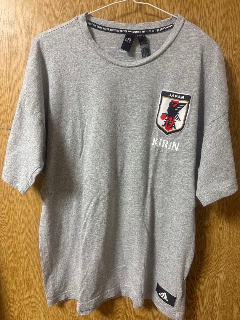 adidas JFAエンブレム付きTシャツ