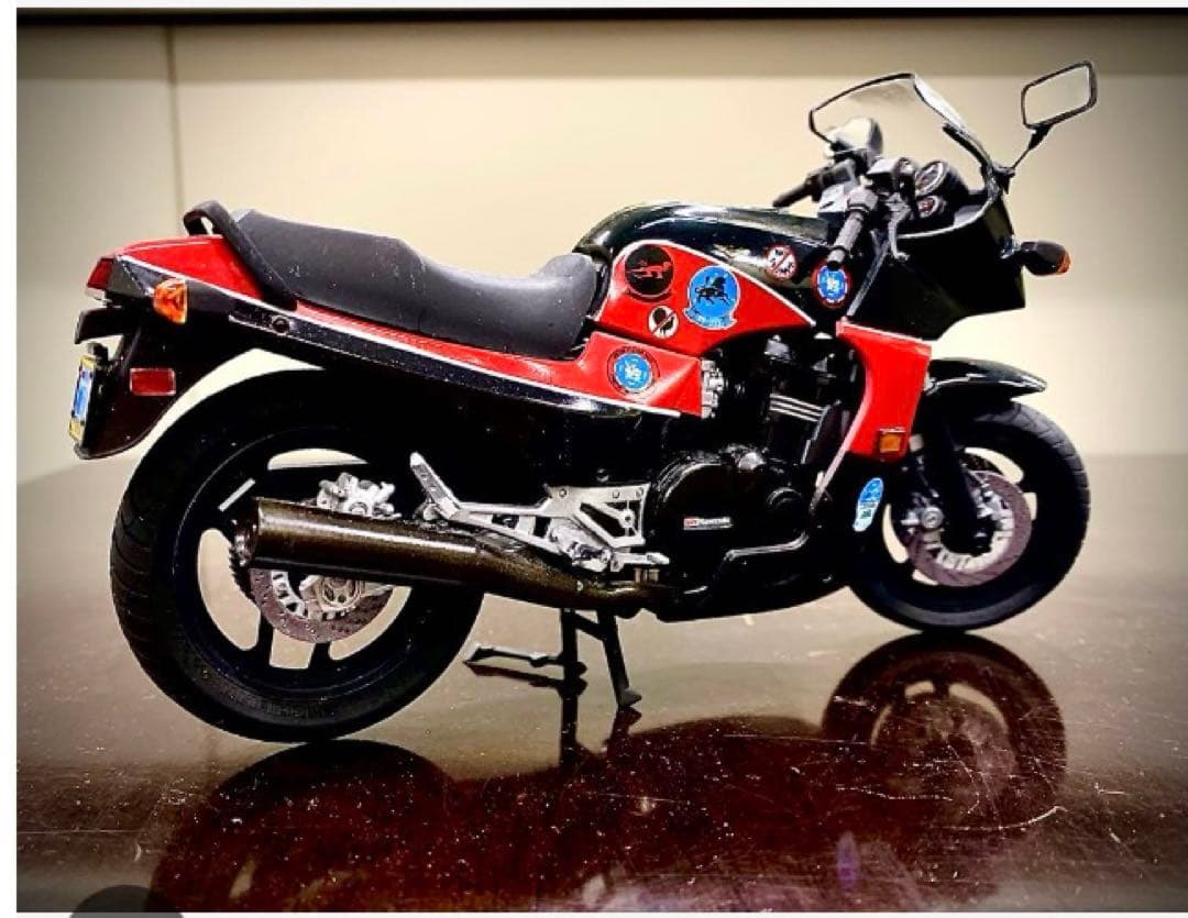 カワサキ　GPZ900R ニンジャ　1/12 　トップガンバージョン　完成品