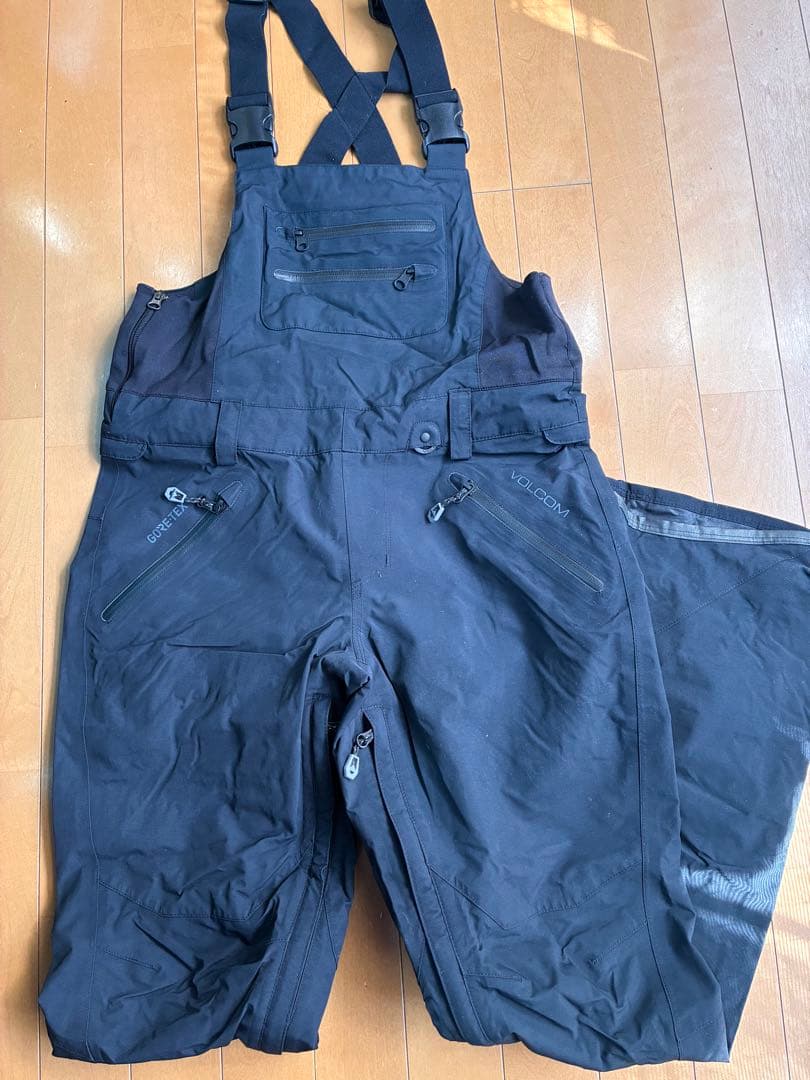 値下げ！volcomスノーボードBIBパンツ　レディース