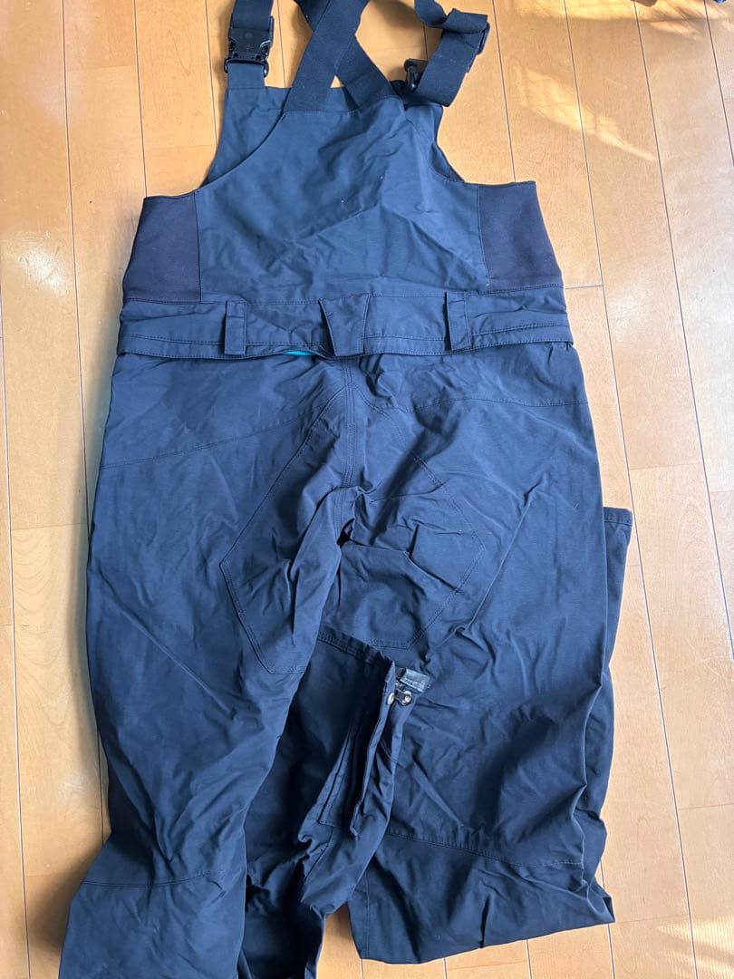 値下げ！volcomスノーボードBIBパンツ　レディース
