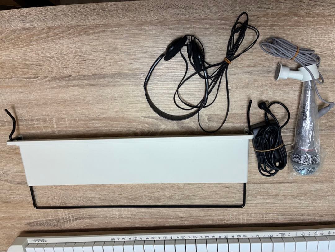 CASIO LK-526 ホワイト 電子キーボード！少しだけ使用