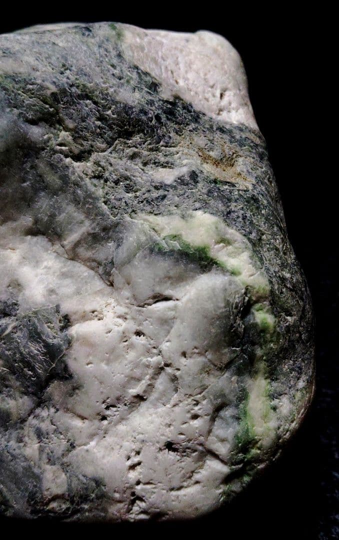 ★翡翠原石★糸魚川硬玉【小滝・転石・バレル磨き3,672ｇ】